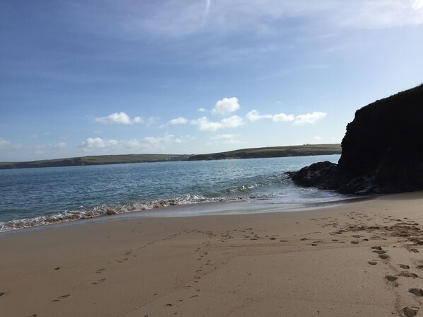 Sun-loungers - Dog-Friendly Coastal Retreat – Explore the 7 Bays with a Sunny Garden & Parking! (St Merryn)