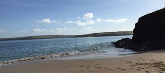 Parfait pour explorer les 7 baies locales. Gated Drive / jardin. Réduction 20 juillet