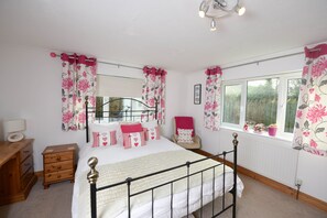 2 makuuhuonetta, silitysrauta/-lauta, ilmainen Wi-Fi, vuodevaatteet