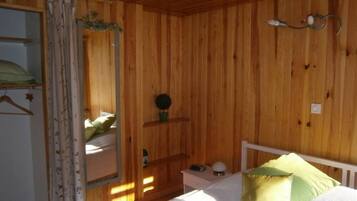 2 chambres, fer et planche Ă repasser, Wi-Fi gratuit, draps fournis