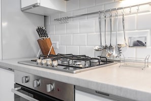 Refrigerador, microondas, horno, placa de cocina