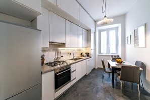 Fridge, microwave, oven, stovetop