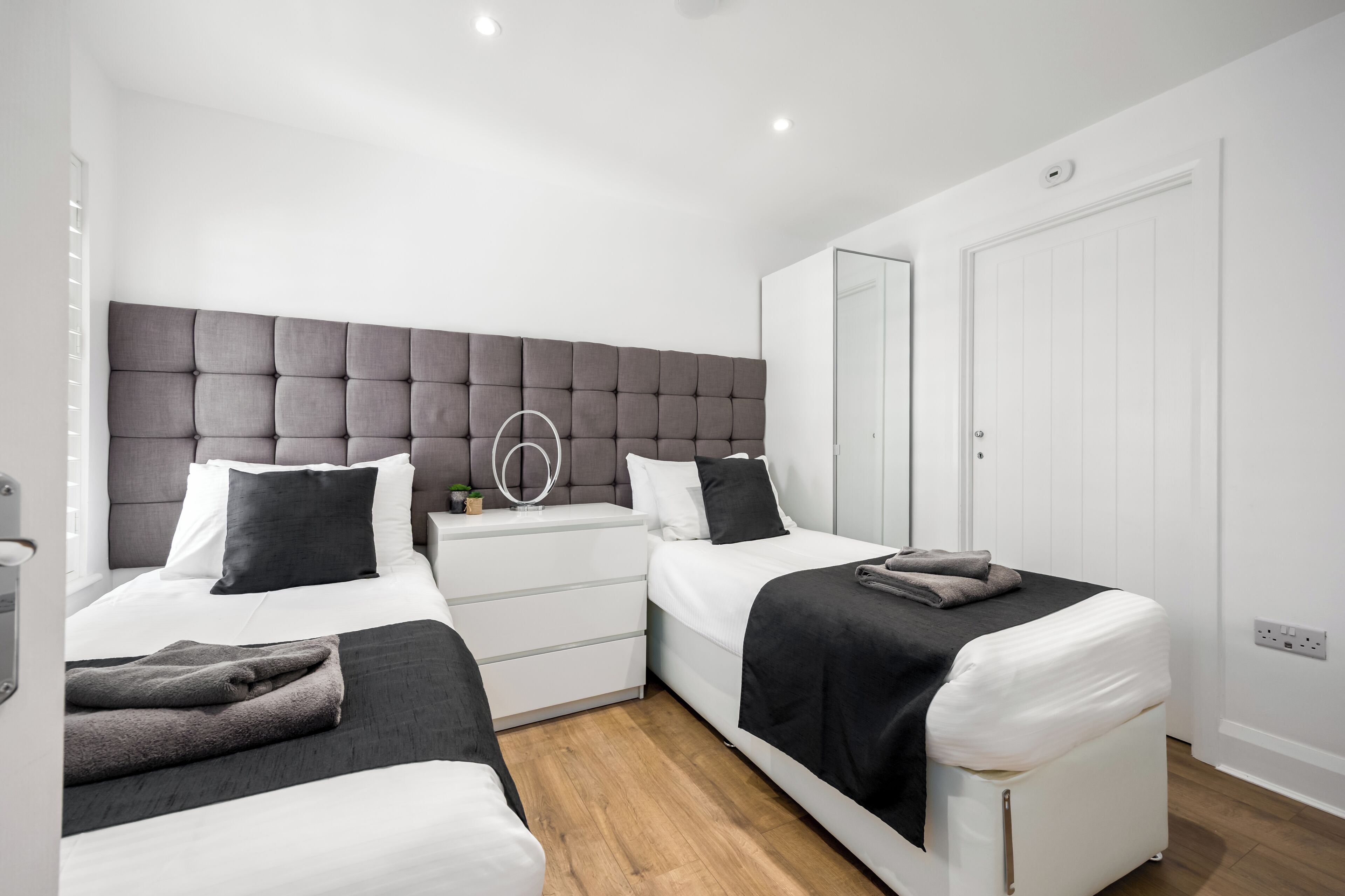7 bedrooms, in-room safe, iron/ironing board, travel cot