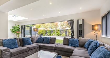 7 Bedroom Contemporary Family Friendly Home Nr Southbourne Beach