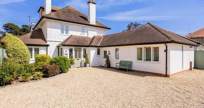7 Bedroom Contemporary Family Friendly Home Nr Southbourne Beach