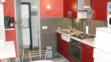 Réfrigérateur, micro-ondes, four, plaque de cuisson