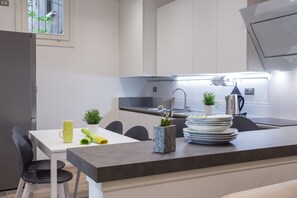 Réfrigérateur, four, plaque de cuisson, lave-vaisselle