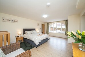 4 chambres, fer et planche à repasser, Wi-Fi gratuit, draps fournis