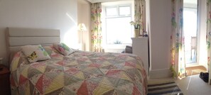 2 bedrooms, iron/ironing board, free WiFi, bed sheets - Character, Views over Carbis Bay, Balcony,Parking,2 Bathrooms, own entrance. (St Ives)