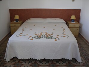 1 chambre, fer et planche à repasser, Wi-Fi gratuit, draps fournis