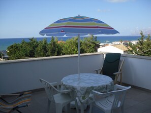 Outdoor dining - Alcamo Marina: House / Villa - Alcamo (Alcamo Marina)
