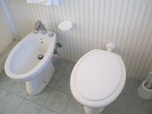 Shower, hair dryer, towels, soap - Alcamo Marina: House / Villa - Alcamo (Alcamo Marina)