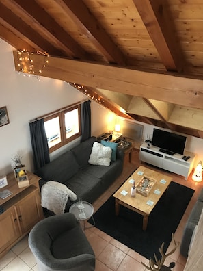 Smart TV, fireplace, DVD player
