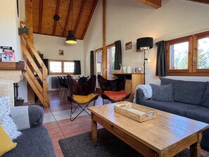 Smart TV, fireplace, DVD player - Chal'Oz, charming and comfortable chalet near the ski slope (150m) (Oz)