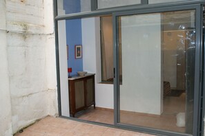 Interior - Huge Family Apt With Patio: Central Barcelona (Barcelona)