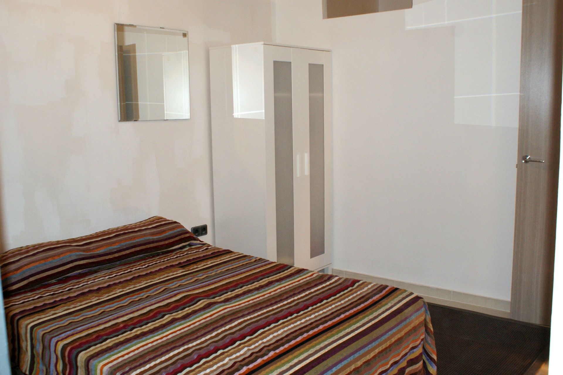 2 dormitorios, tabla de planchar con plancha, wifi gratis y ropa de cama