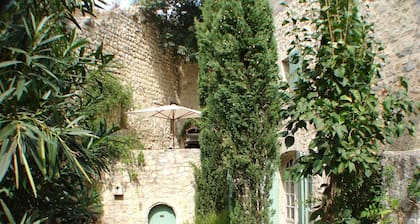 A Provencal village house near of shops and restaurants with Air Con Bedrooms