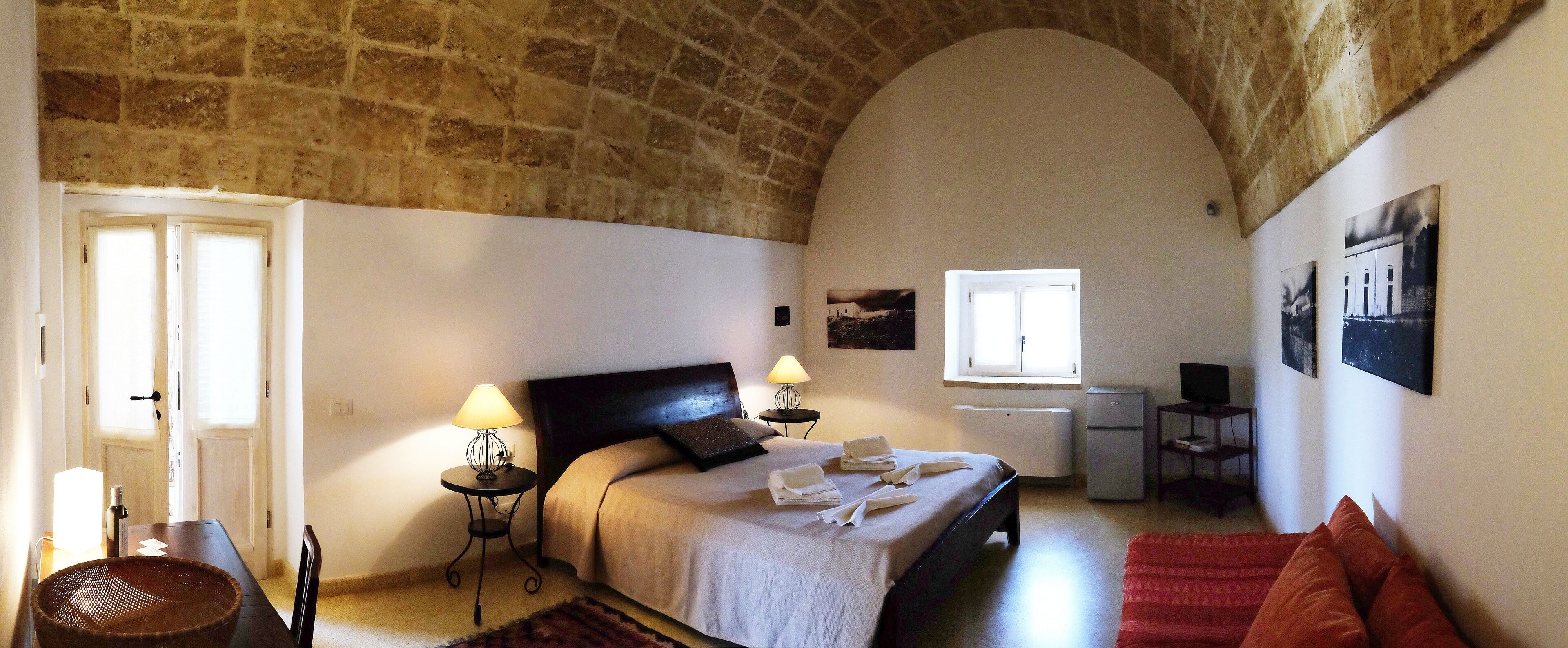 Tallelokero huoneessa, Wi-Fi, vuodevaatteet