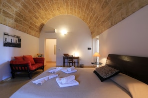 Coffres-forts dans les chambres, Wi-Fi, draps fournis