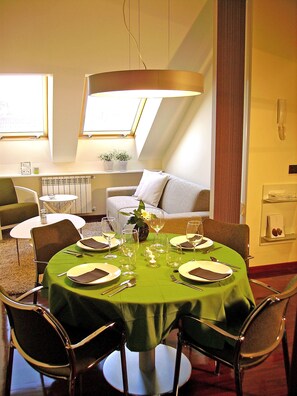Dining - espaciogijon PONIENTE. Service, quality and design next to Poniente beach (Gijón)