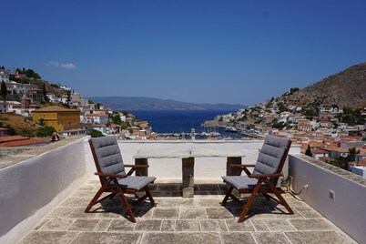 Hydra studio house with amazing harbour views