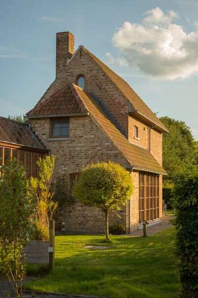 Particularly located, rural house with character near Bruges. Animal friendly.