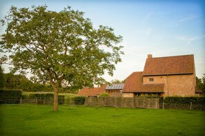 Exterior - Particularly located, rural house with character near Bruges. Animal friendly. (Zedelgem)