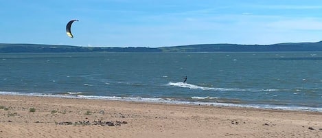 Una spiaggia nelle vicinanze