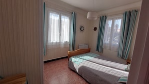 4 habitaciones, tabla de planchar con plancha y wifi gratis 