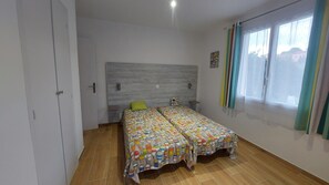 4 dormitorios, tabla de planchar con plancha, wifi gratis