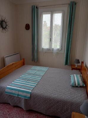 4 bedrooms, iron/ironing board, free WiFi