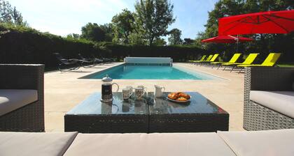 Luxury Air Conditioned + Heated Pool 4 bed 4 bath Village House in the Dordogne
