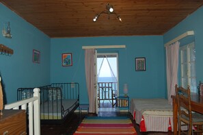 3 bedrooms, free WiFi, bed sheets - HOLIDAYS LIKE OLD GOOD TIMES (VOLOS)