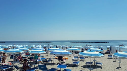 Watch the beach from the balcony! House with air conditioning, on the sea at Lido Pomposa