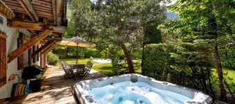 Central Chalet with Hot Tub, Outdoor Pool (Summer)