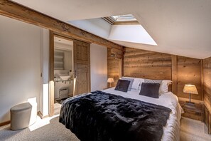 6 bedrooms, iron/ironing board, free WiFi, bed sheets