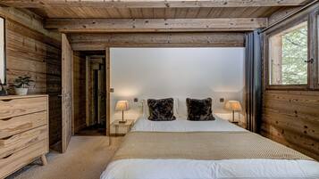 6 bedrooms, iron/ironing board, free WiFi, bed sheets