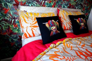 3 bedrooms, iron/ironing board, WiFi, bed sheets - In Our Liverpool Home, 3 Bedrooms Sleeps 5 (Liverpool)