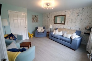 TV, books - In Our Liverpool Home, 3 Bedrooms Sleeps 5 (Liverpool)