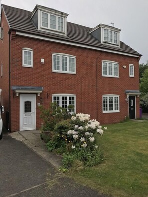 Exterior - In Our Liverpool Home, 3 Bedrooms Sleeps 5 (Liverpool)