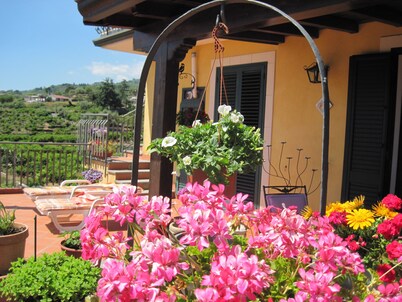 "Il Casale degli Aranci" Casa /Villa singola con giardino con vista mare .