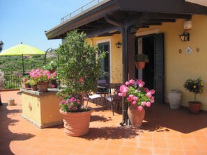 Outdoor dining - Mascali: "Il casale degli aranci" house / villa  with garden  3 rooms - 2/5 persons (Mascali)