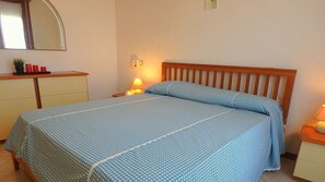 2 bedrooms, bed sheets