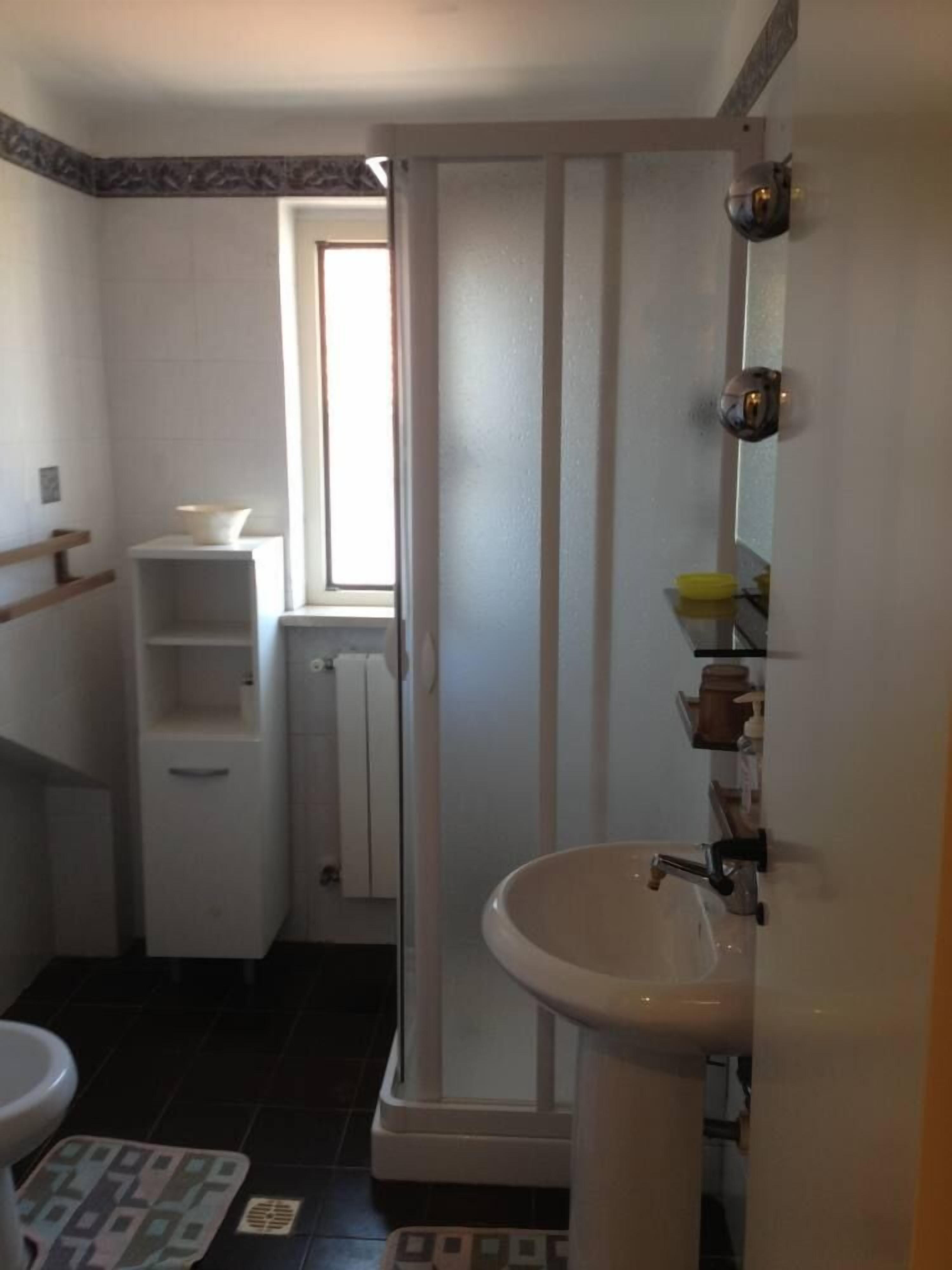 Dusche, Haartrockner, Bidet, Handtücher