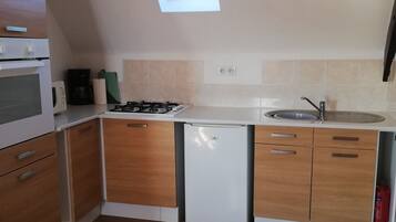 雪櫃、微波爐、焗爐、爐具