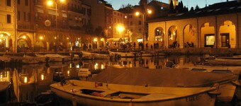 ラカーサディジオ '-湖の見える丘陵のアパートメント、スイミングプール。