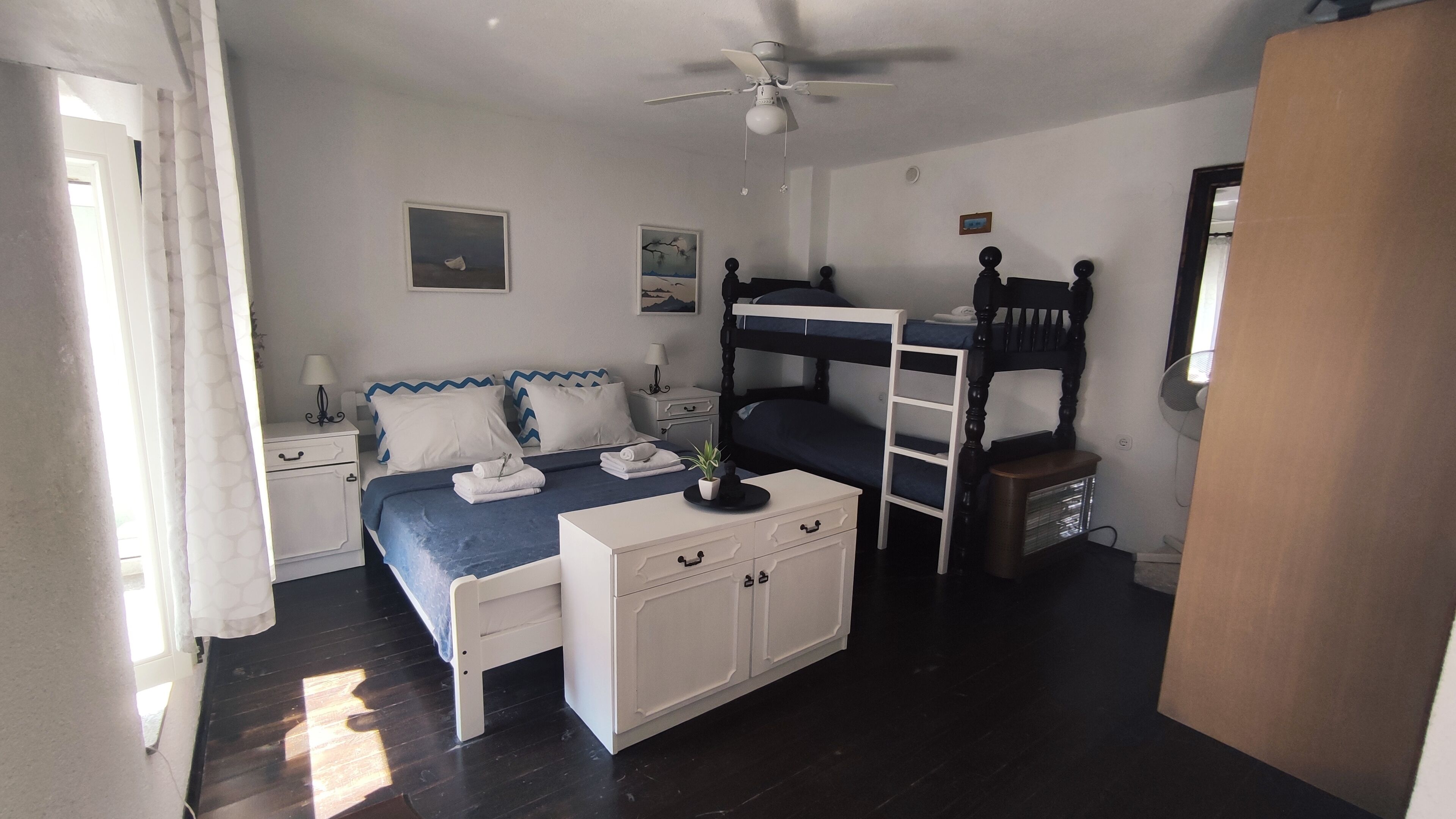 2 chambres, fer et planche à repasser, lit parapluie, Wi-Fi gratuit