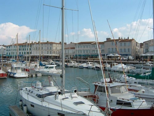 Small house with garden close to the sea, on the Ile de Ré  