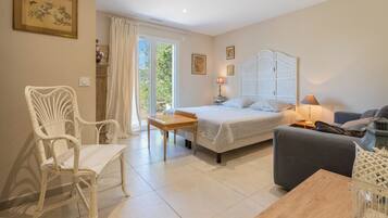 4 slaapkamers, een strijkplank/strijkijzer, wifi, beddengoed