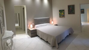 5 habitaciones, tabla de planchar con plancha, wifi y ropa de cama 